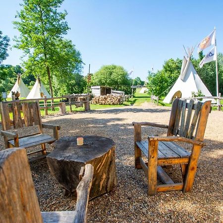 Les Tipis du Bonheur de Vivre Hotel Brûlon Eksteriør billede