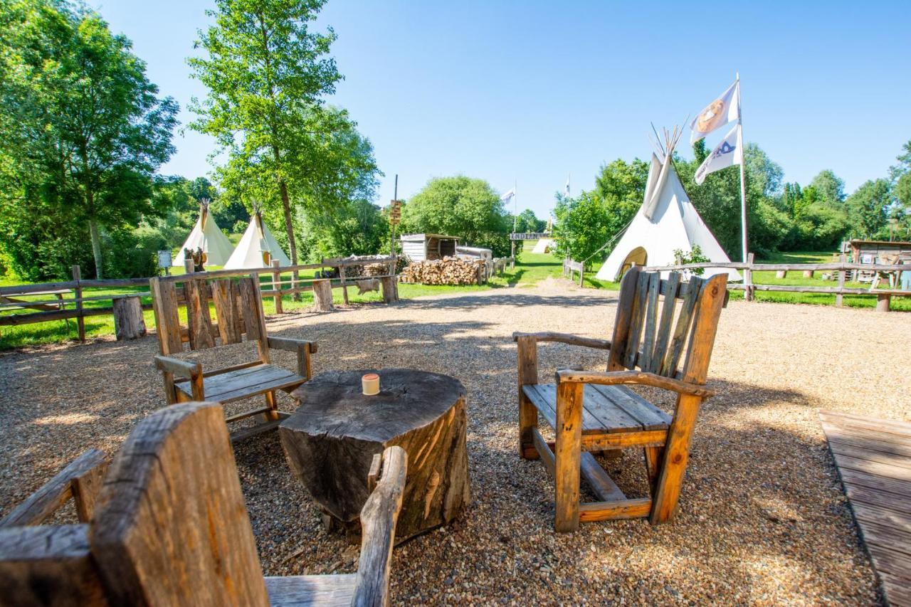Les Tipis du Bonheur de Vivre Hotel Brûlon Eksteriør billede