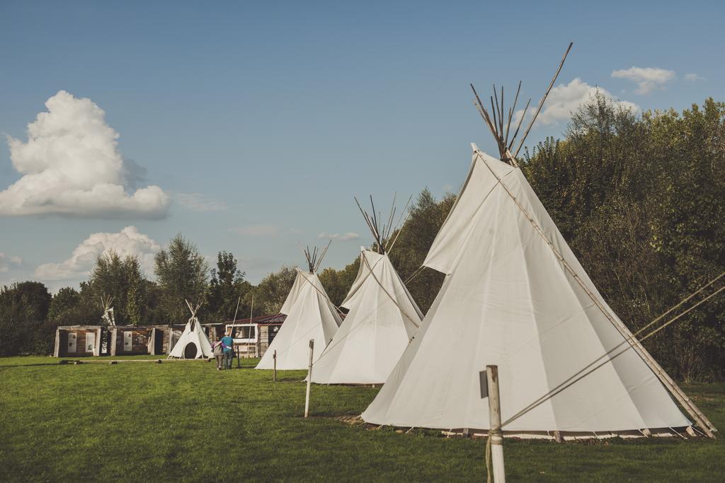 Les Tipis du Bonheur de Vivre Hotel Brûlon Eksteriør billede