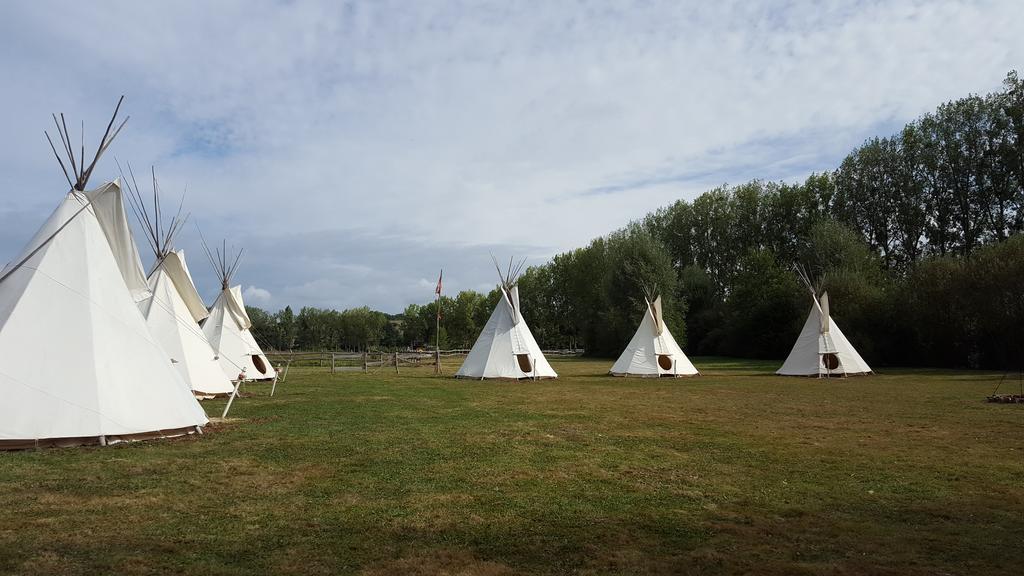 Les Tipis du Bonheur de Vivre Hotel Brûlon Eksteriør billede