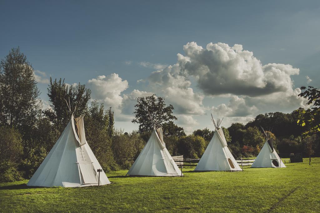 Les Tipis du Bonheur de Vivre Hotel Brûlon Eksteriør billede