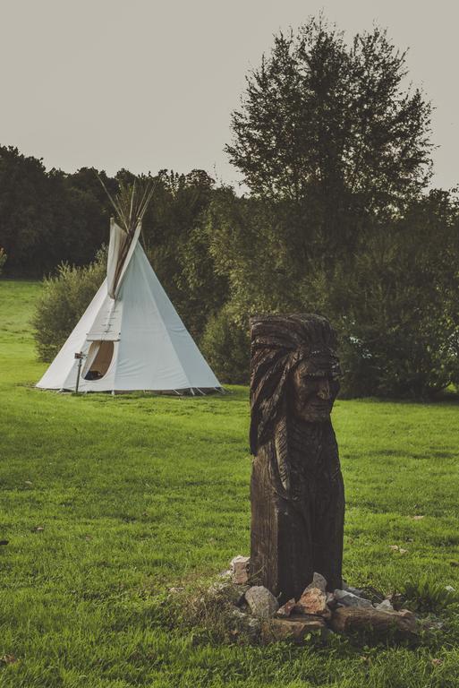 Les Tipis du Bonheur de Vivre Hotel Brûlon Eksteriør billede
