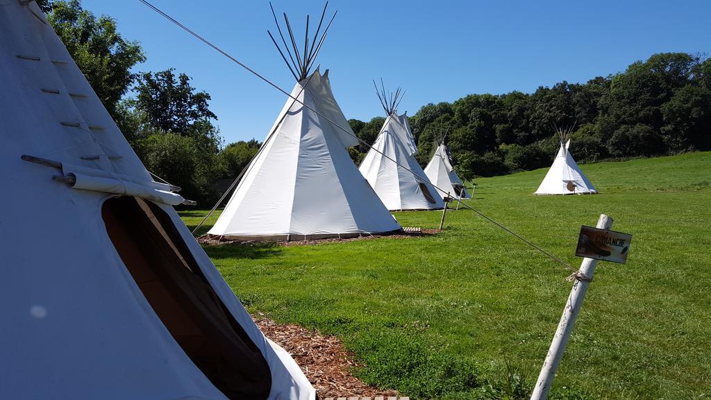 Les Tipis du Bonheur de Vivre Hotel Brûlon Eksteriør billede