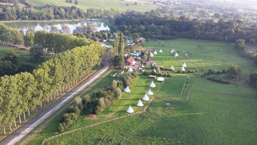 Les Tipis du Bonheur de Vivre Hotel Brûlon Eksteriør billede