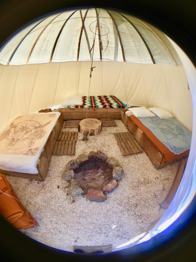 Les Tipis du Bonheur de Vivre Hotel Brûlon Eksteriør billede